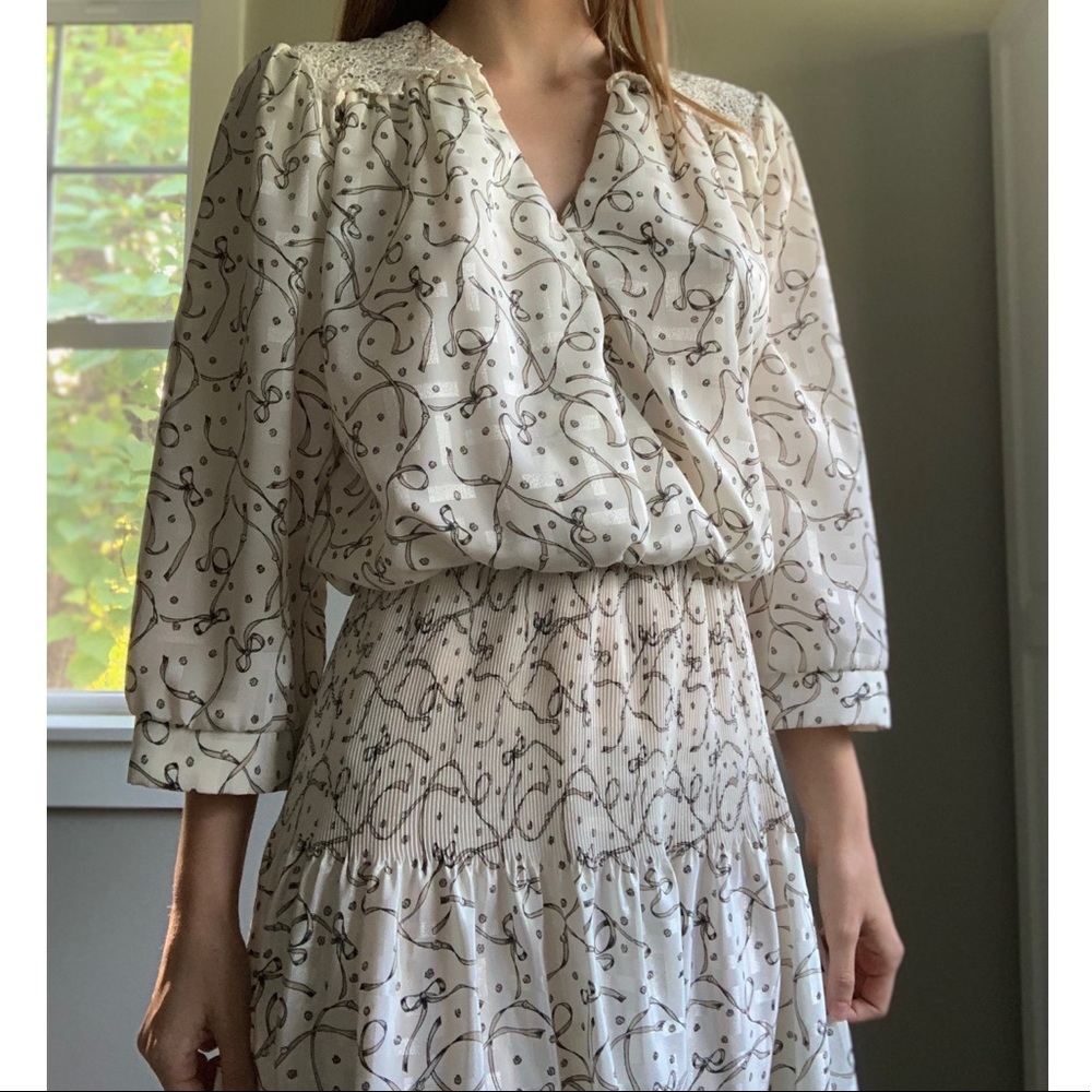 3/$20 Vintage Perceptions drop waist ribbon & bow dress